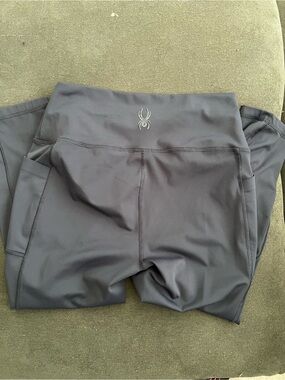 Spyder Women's Black Athletic capri yogas with Side Pockets